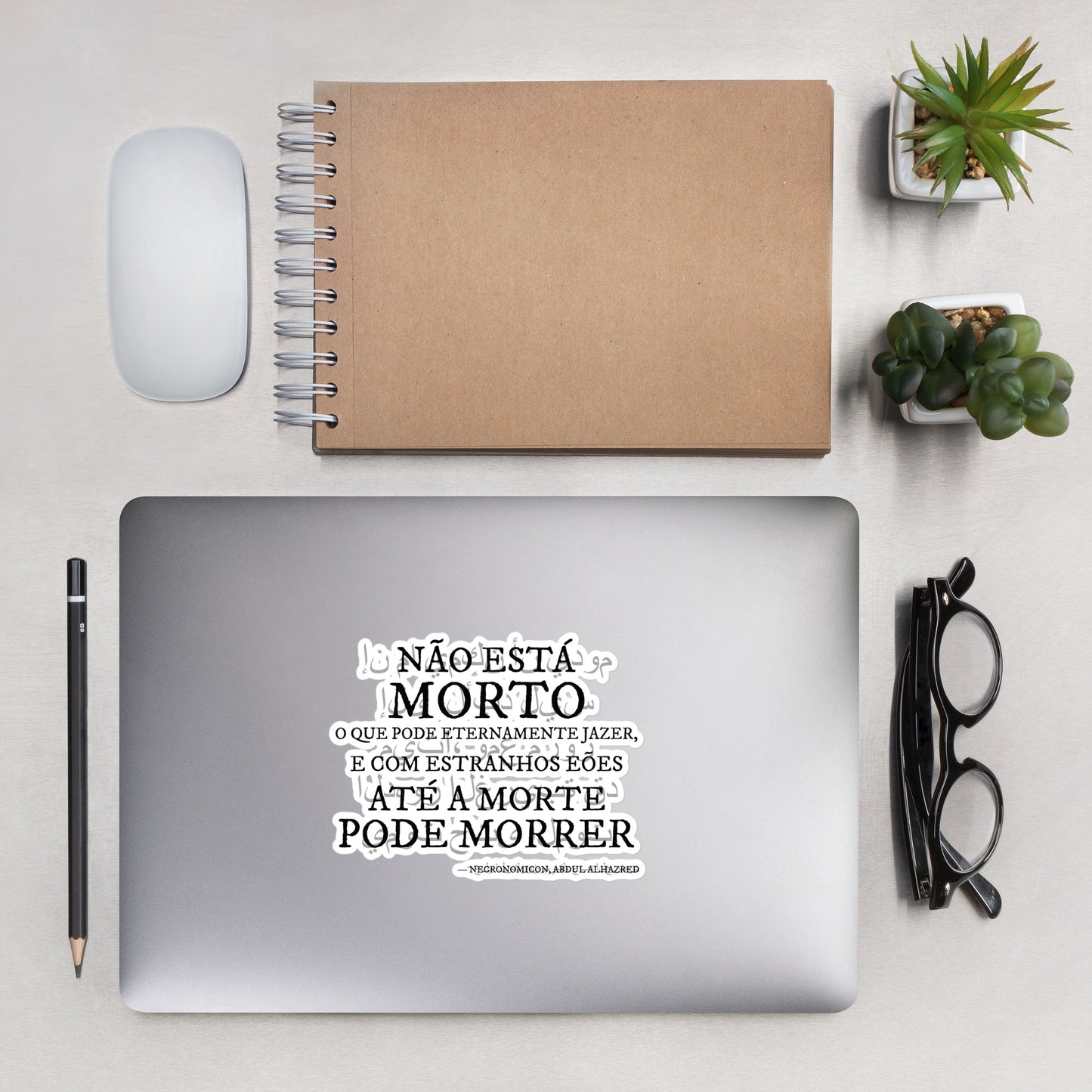 «Não está morto…» – O verso do Necronomicon em árabe e português Adesivos sem Bolhas